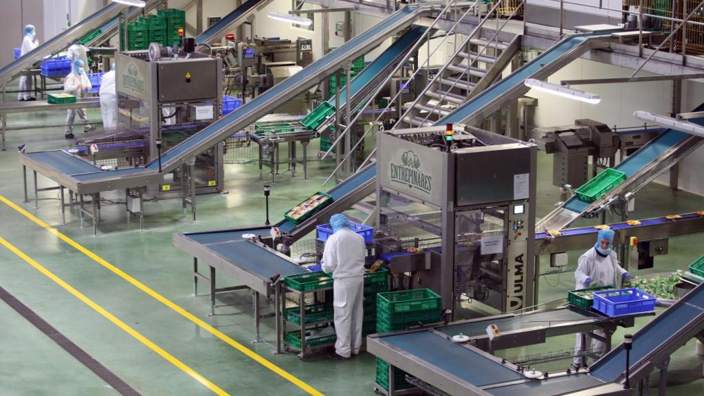 Instalaciones del centro logístico de Quesos Entrepinares en el polígono industrial Las Arenas, en Valladolid