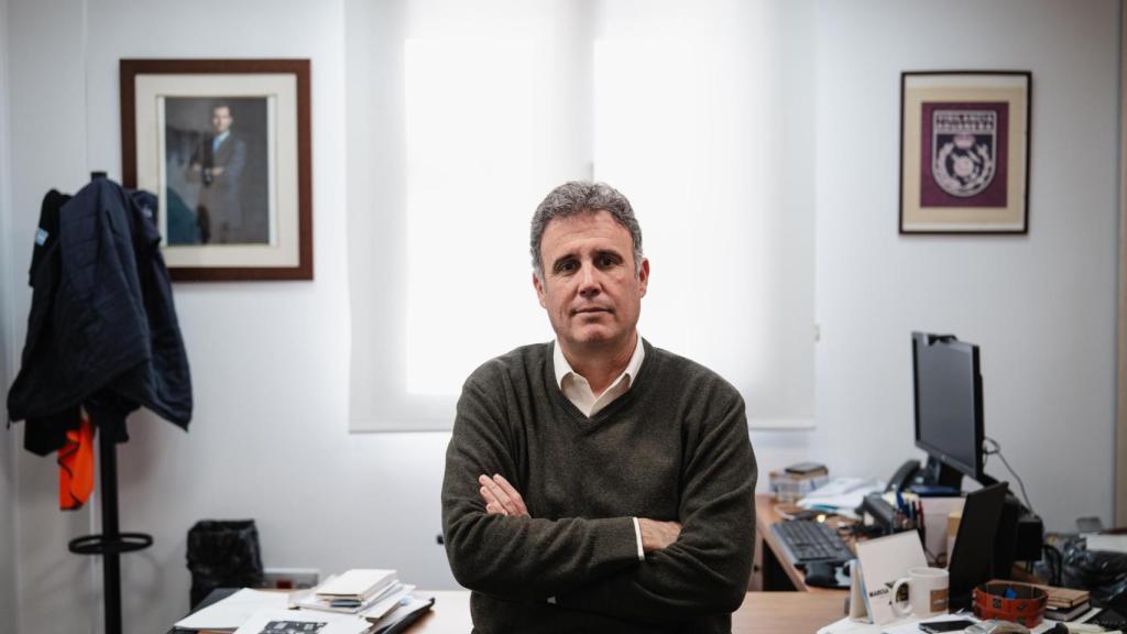 Lisardo Capote, Jefe del Servicio de Vigilancia Aduanera de la AEAT en Algeciras, posa para EL ESPAÑOL | Porfolio en las oficinas de la unidad. Fotografía realizada con Leica Q3 43.