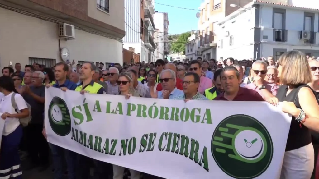 Manifestación contra el cierre de la central nuclear de Almaraz.