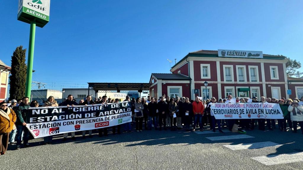 Concentración en Arévalo para evitar el cierre de la estación