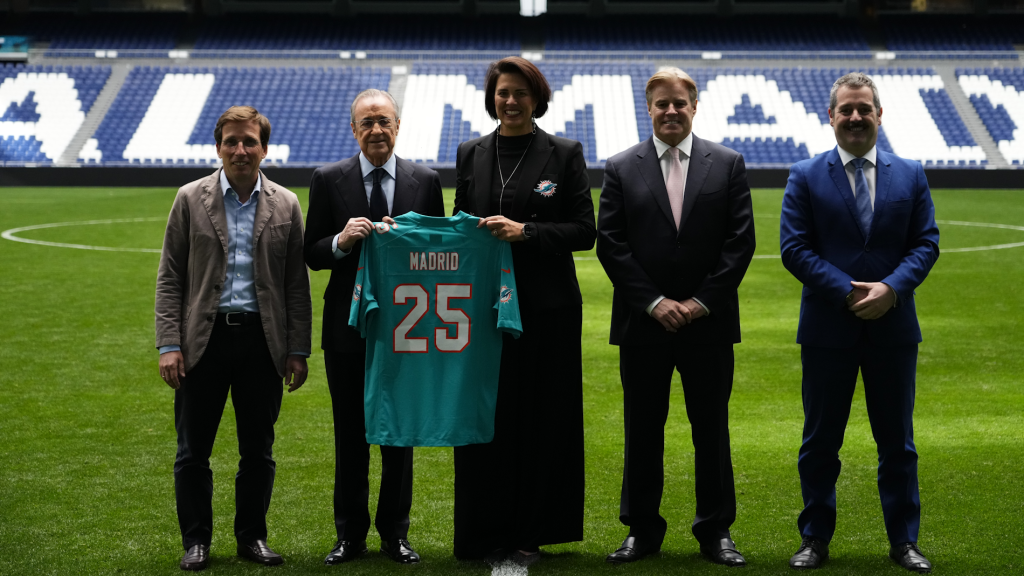 Presentación de los Miami Dolphins como equipo local que disputará un partido de NFL en el Bernabéu.