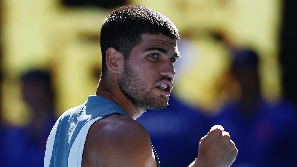 Carlos Alcaraz celebra un punto ante Borges durante el Abierto de Australia.