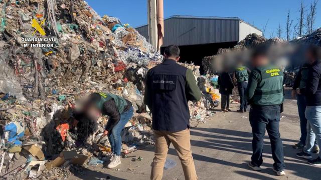 Desarticulada una organización delictiva internacional dedicada al tráfico ilícito de residuos urbanos procedentes de Italia. Foto: Guardia Civil.