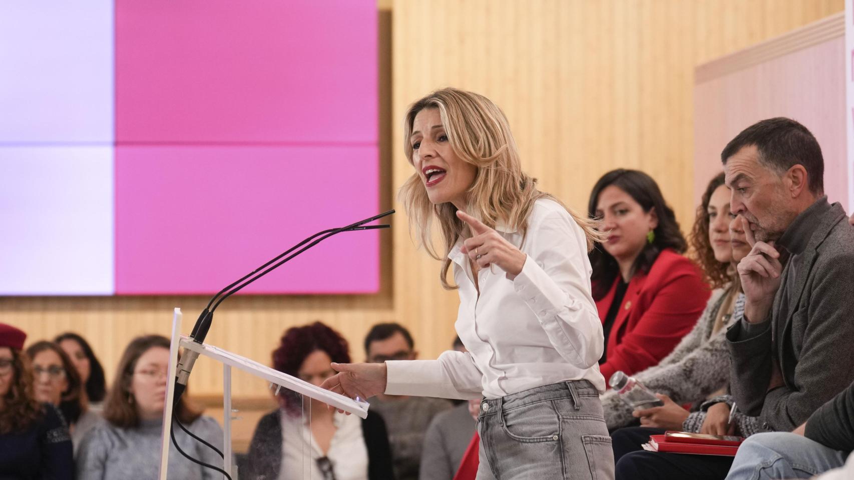 Yolanda Díaz reúne a todos los partidos de Sumar para presionar al PSOE con vivienda y reducción de jornada