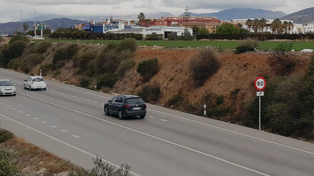 Imagen de la carretera A-356 entre El Trapiche y Vélez-Málaga.