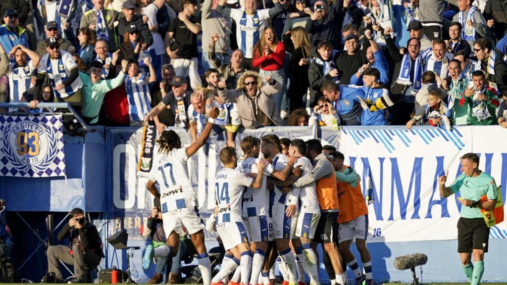 Los jugadores del Leganés celebran el gol de Nastasic.