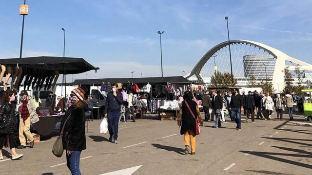 El Rastro de Zaragoza, en el parking sur de la Expo.