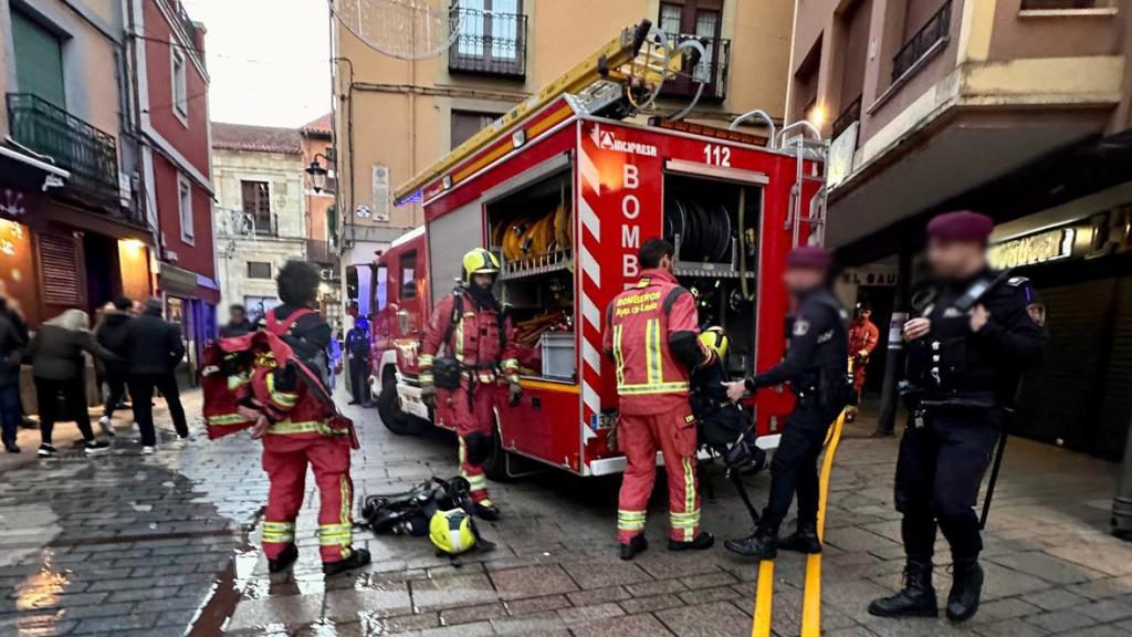 Susto en pleno centro de León tras incendiarse un conocido restaurante