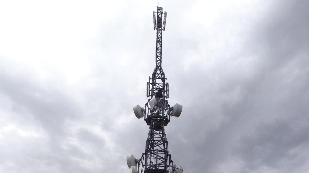 Torre de antenas en Navafría