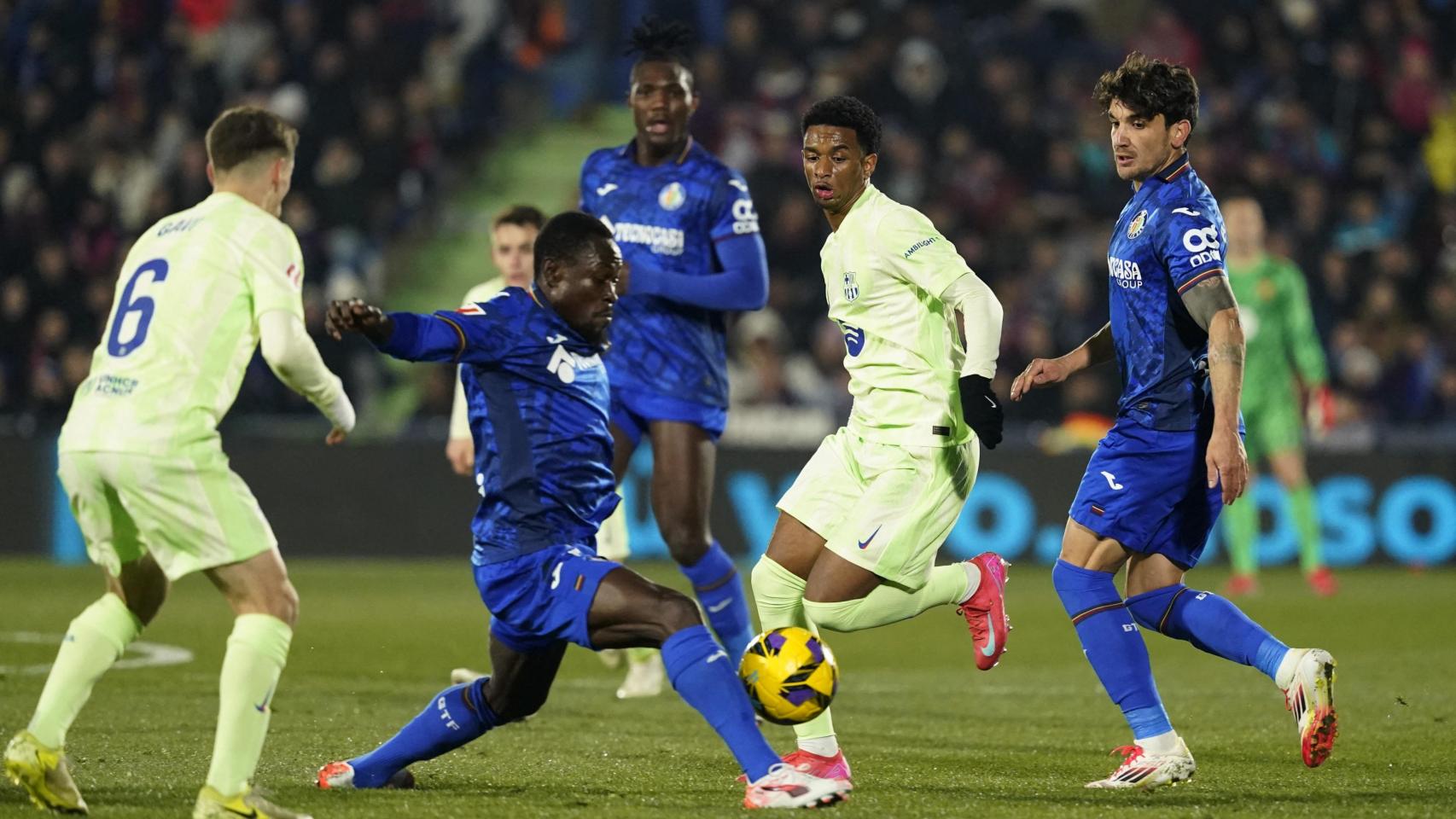 Getafe - Barça, fútbol La Liga en directo | Los azulgranas asedian el área del conjunto azulón en busca del segundo gol