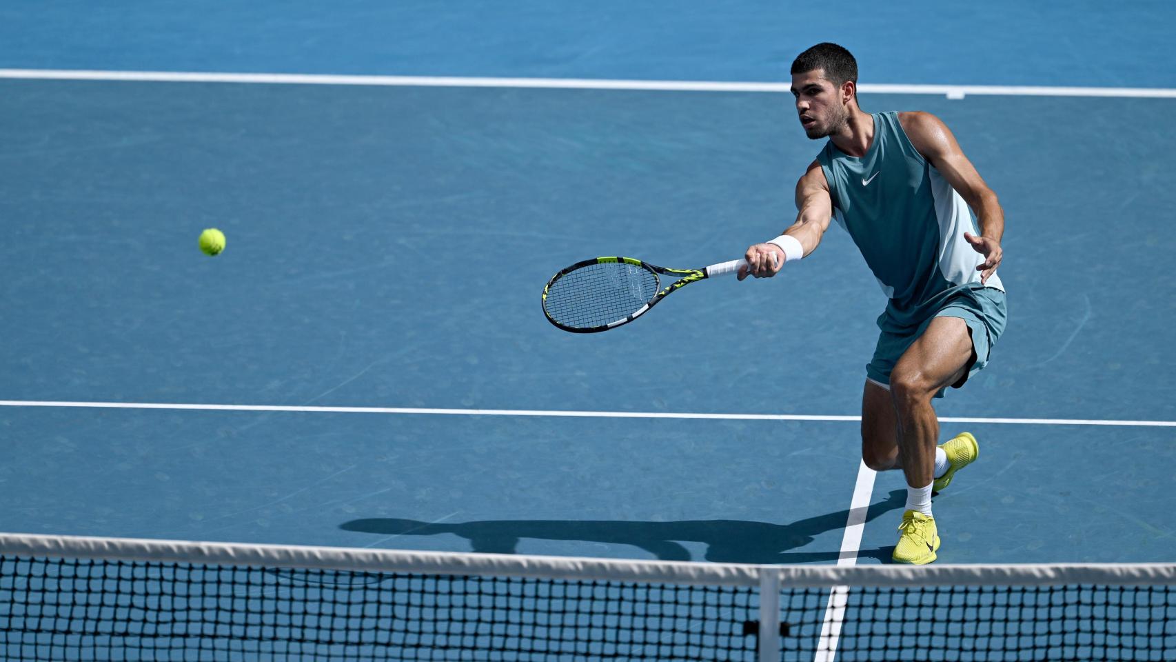 Alcaraz vence a un lesionado Draper y avanza a los cuartos del Open de Australia donde podría verse las caras con Djokovic