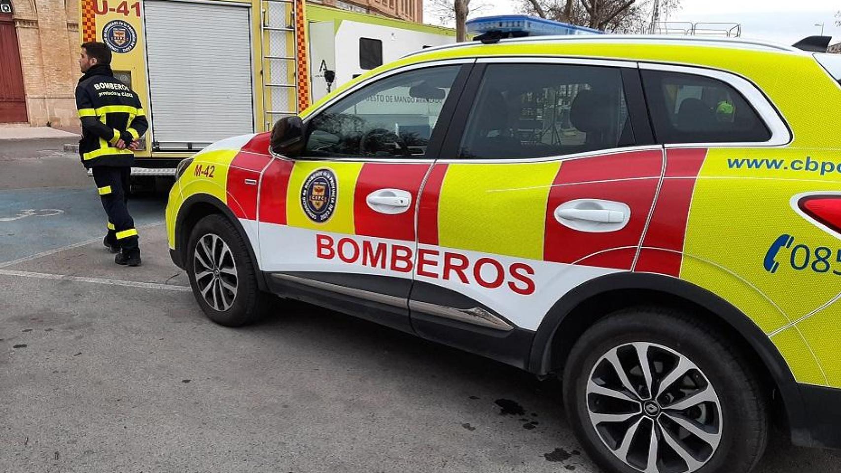 Siete personas afectadas, dos de ellas en el hospital, tras el incendio de un edificio de diez pisos en Jerez