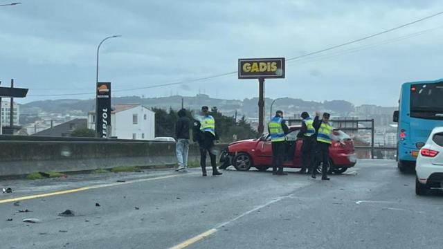 Retenciones en Alfonso Molina en A Coruña por un accidente con dos coches implicados