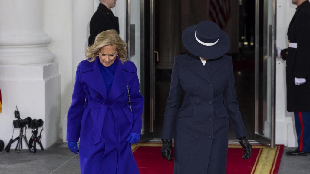 Jill Biden y Melania Trump, durante el acto de investidura.