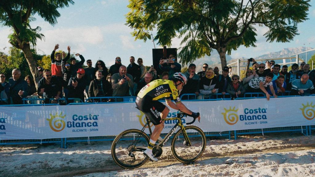 Wout van Aert, en el tramo de arena de playa del ciclocross de Benidorm.