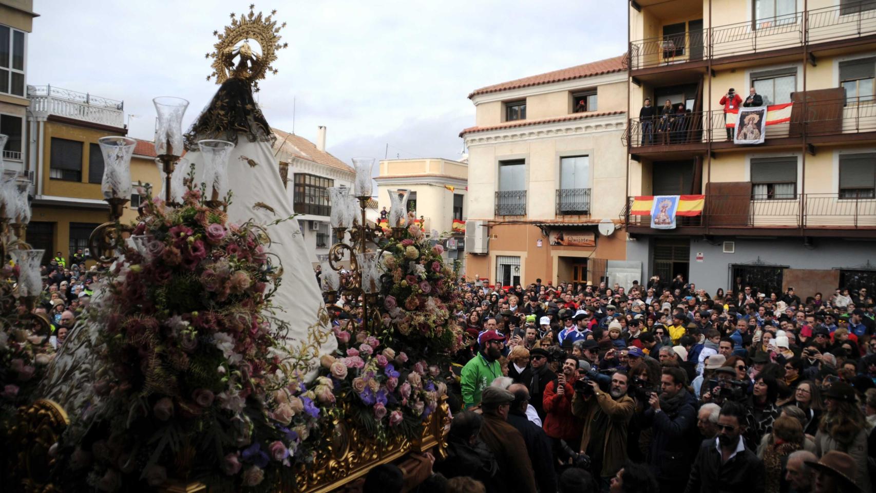 Comienzo de la procesión en Villarta de San Juan.