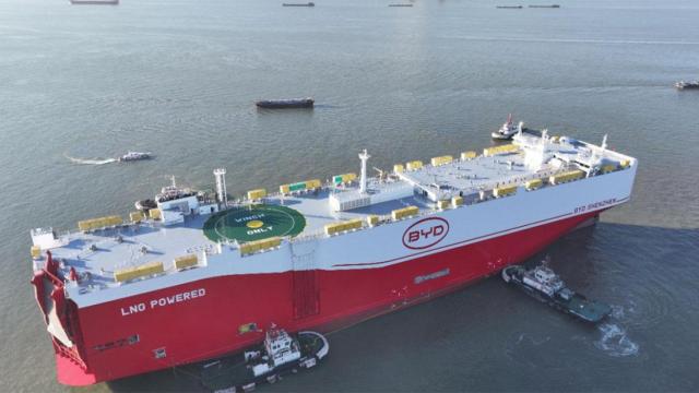 El buque de carga más grande del mundo es chino: un gigantesco barco de BYD para llevar 9.200 coches