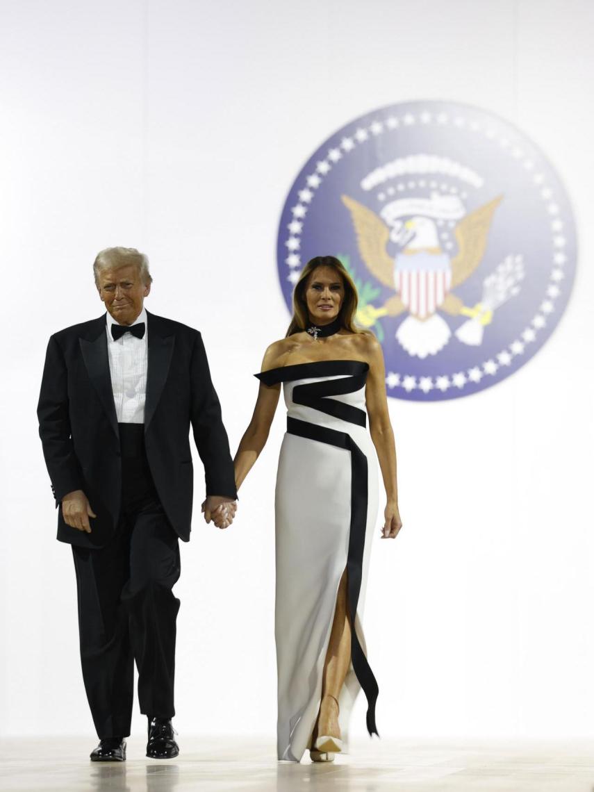 Donald y Melania Trump, durante su primer baile.