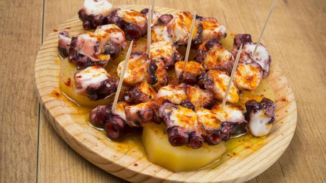 Plato de pulpo á feira con cachelos