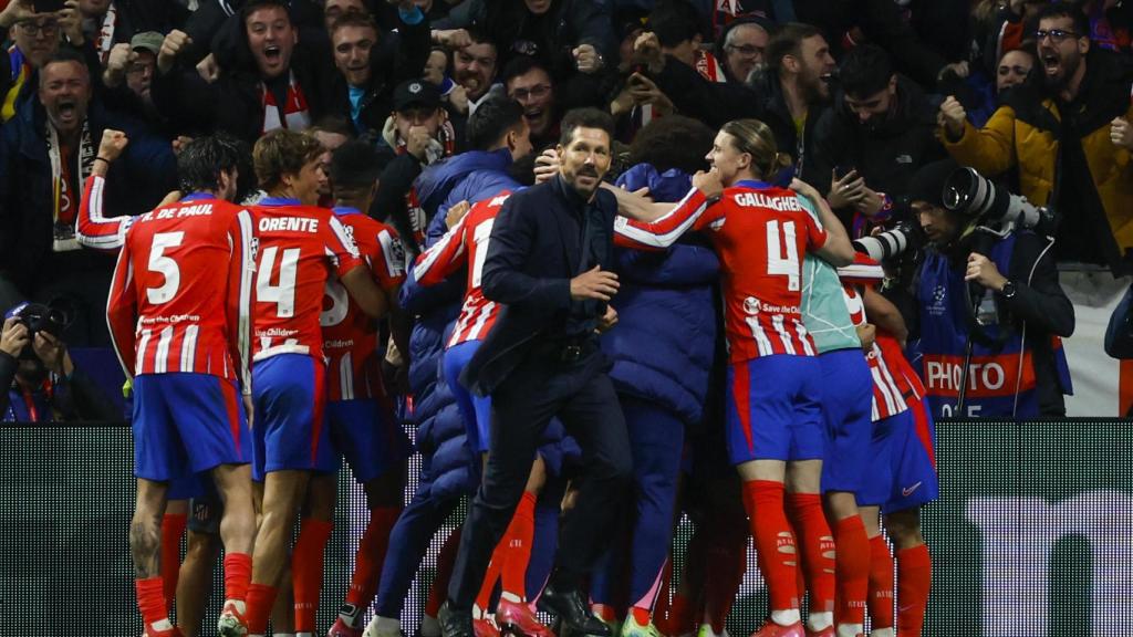 El Atlético de Madrid celebra el gol de la victoria de Julián Álvarez.