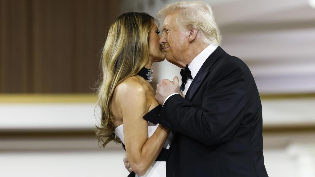 Melania y Donald Trump en el primer baile presidencial.