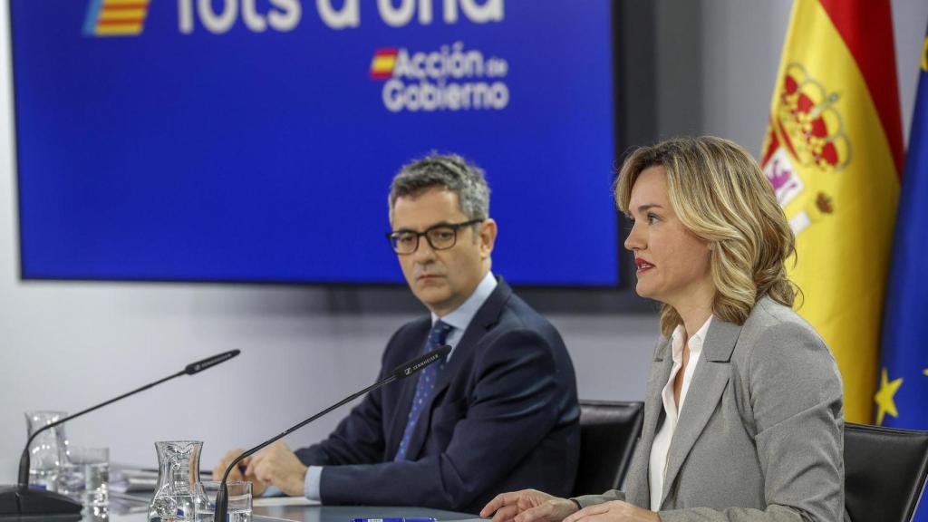 Félix Bolaños, ministro de Presidencia, Justicia y Relaciones con las cortes junto a la portavoz del Gobierno, Pilar Alegría, durante el consejo de ministros de este martes.