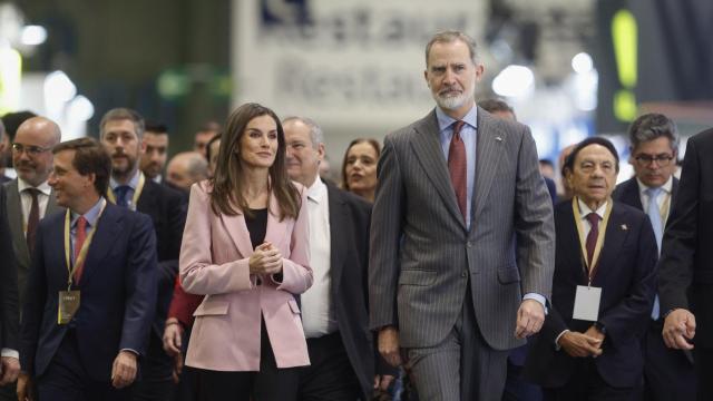 Los reyes de España, Felipe y Letizia, acompañados de ministros, representantes de comunidades autónomas y de ayuntamientos, inauguran este miércoles la 45 edición de Fitur,