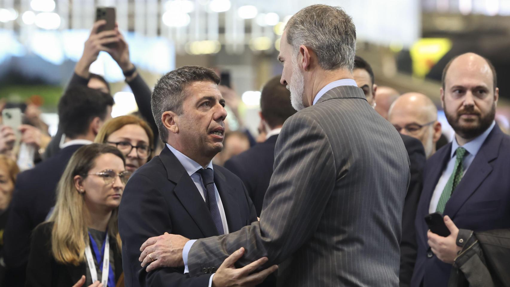 Los Reyes arropan a la Comunidad Valenciana, Cataluña y Melilla en su recorrido por Fitur