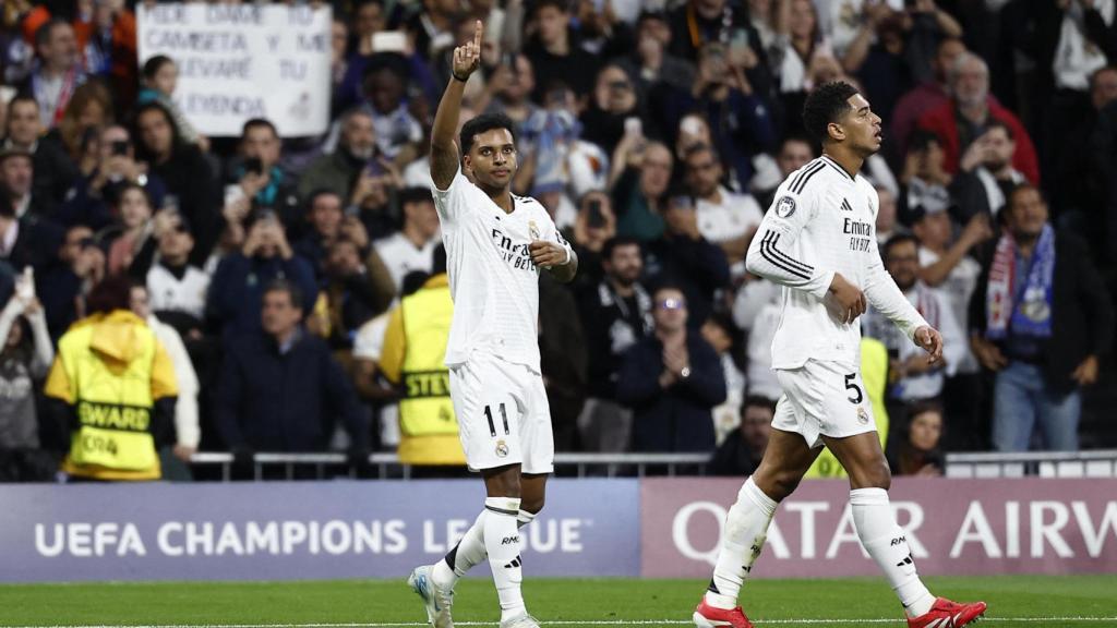 Rodrygo celebrates the first goal of the game against Salzburg.