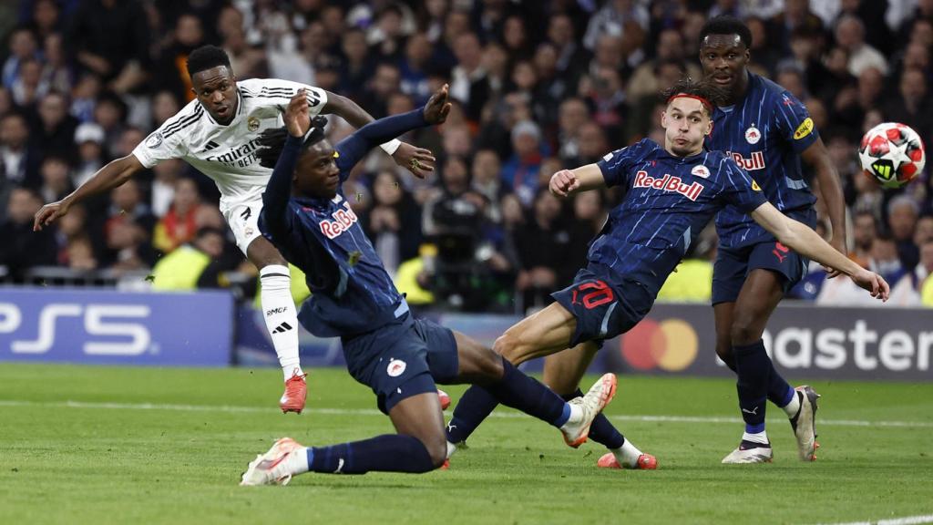 Vinicius marca el cuarto gol del Real Madrid ante el Salzburgo