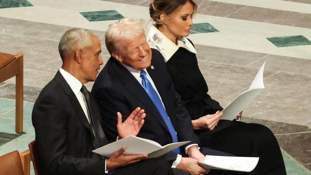 Obama con Trump en el funeral de Jimmy Carter.