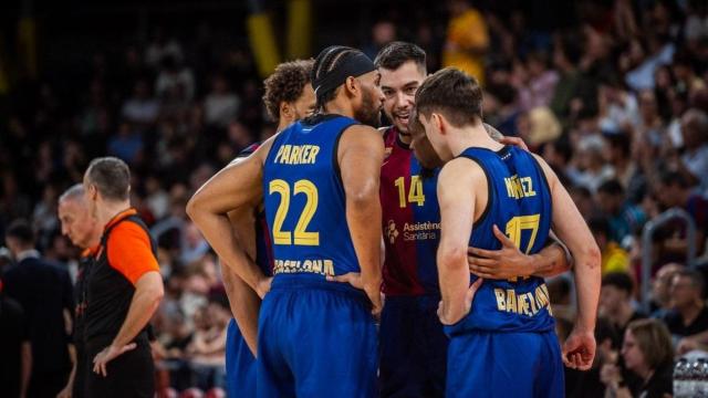 Consigna de los jugadores del Barça durante el partido de la primera vuelta ante el Lyon-Villeurbanne.