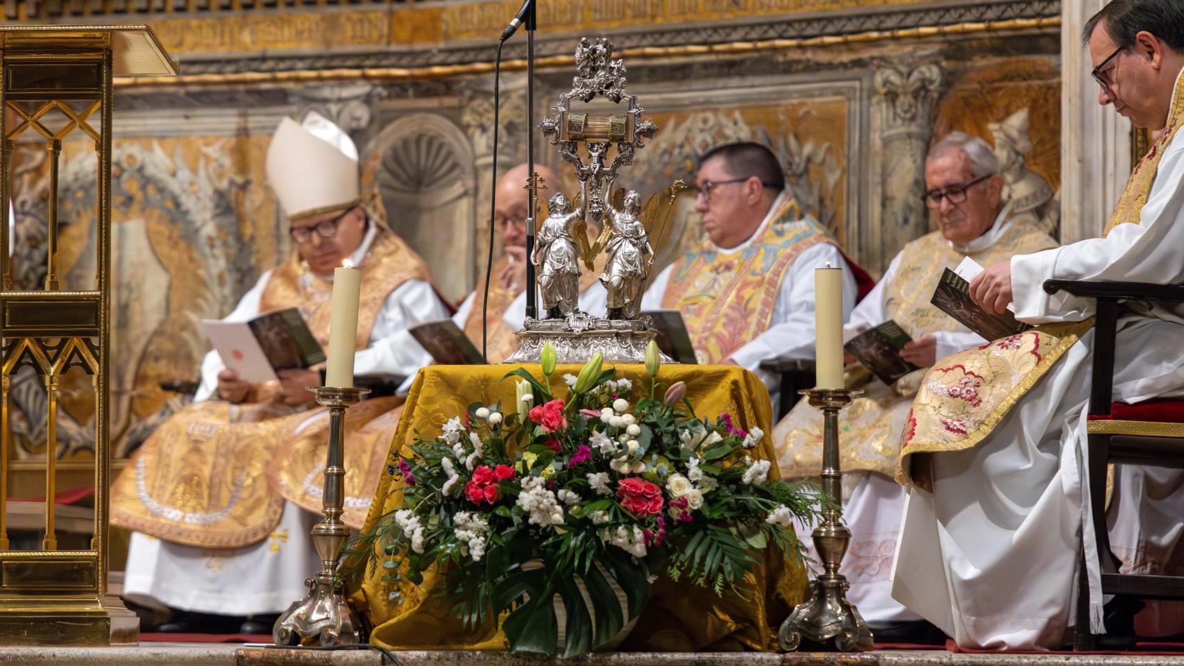 Un arzobispo, dos obispos auxiliares y dos eméritos concelebran la Misa del patrón de Toledo: todas las fotos