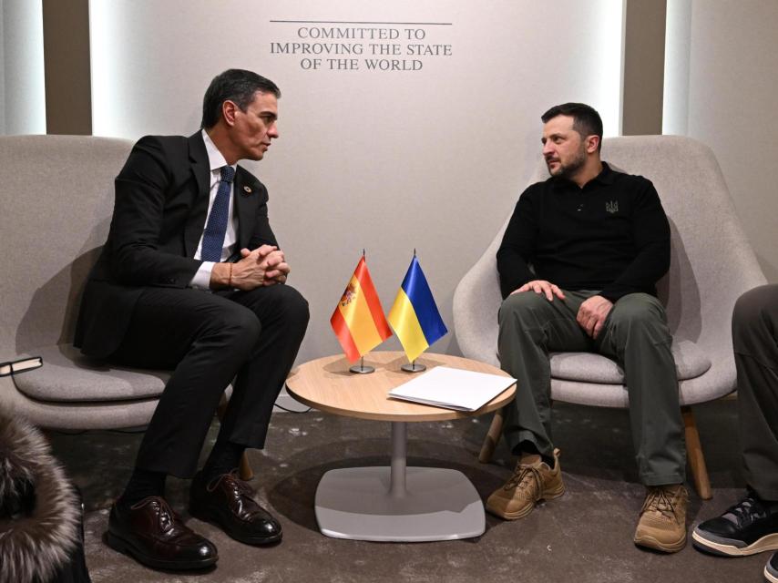 El presidente del Gobierno, Pedro Sánchez, y su homólogo ucraniano, Volodímir Zelenski, durante su reunión esta semana en el foro de Davos