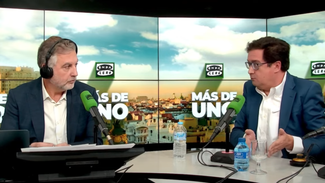 El ministro para la Transformación Digital y de la Función Pública, Óscar López, durante su entrevista en Onda Cero con Carlos Alsina.