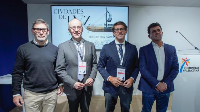 Josep Albert Cortés, Juan de Dios Navarro y manuel Olcina, junto al asesor de Nuevas Tecnologías de la Fundación.