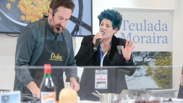 Arturo Salvetti y Maite Serrat durante el showcooking del Auditori Teulada Moraira.