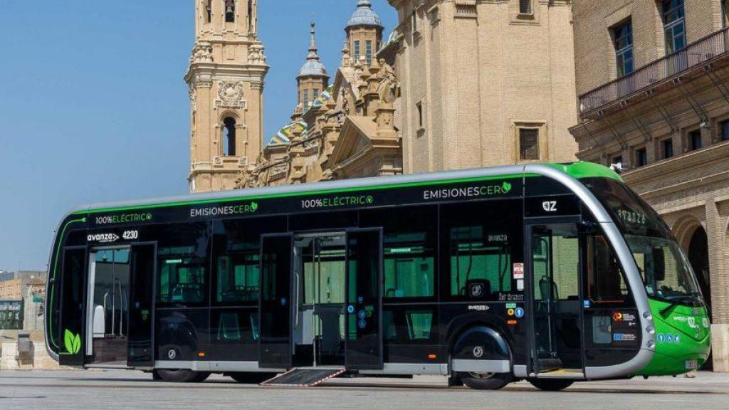 Un bus eléctrico de Zaragoza.