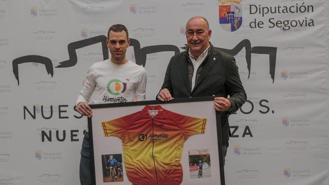 Fran Herrero, campeón de España de ultramaratón, visita la Diputación de Segovia: Uno de los mejores embajadores”