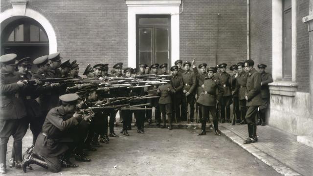 Simulacro de fusilamiento en la Academia de Caballería de Valladolid en 1936