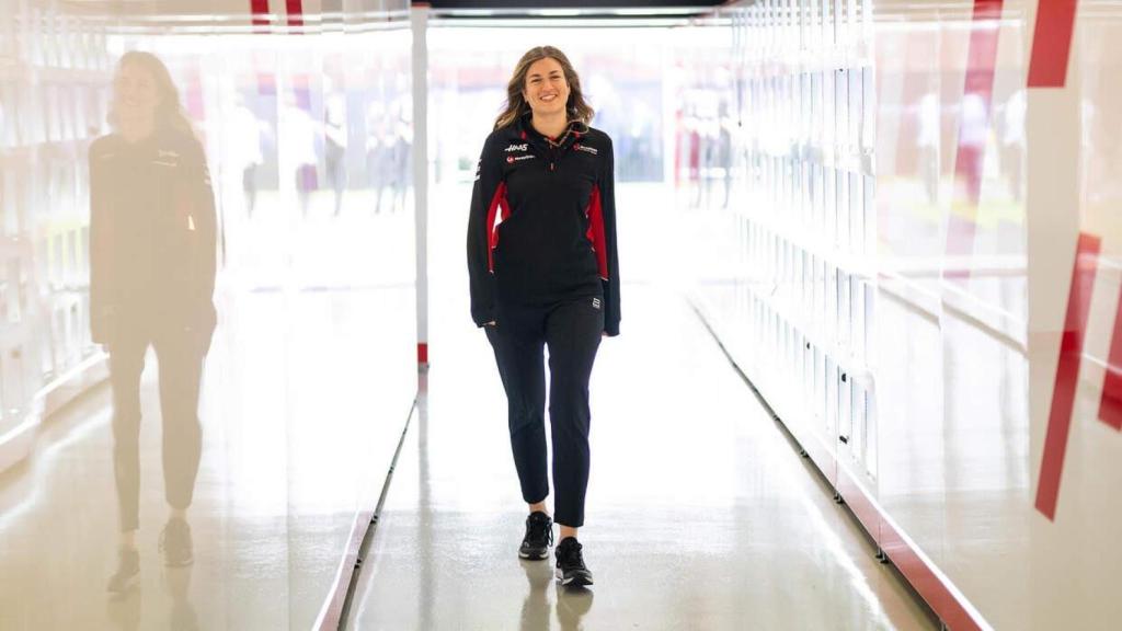 Laura Müller, ingeniera de pista en Haas