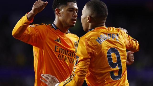 Bellingham y Mbappé celebran el gol del Real Madrid en Zorrilla.