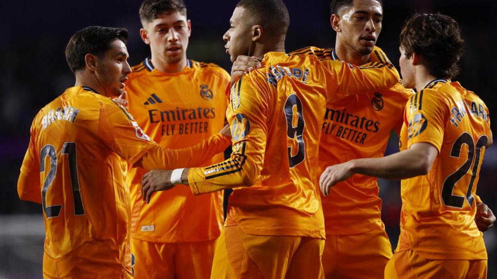 Los jugadores del Real Madrid celebran uno de los goles en Valladolid.