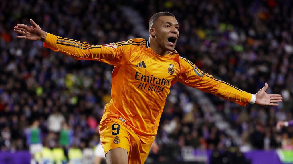 Mbappé celebra su segundo gol con el Real Madrid ante el Real Valladolid.