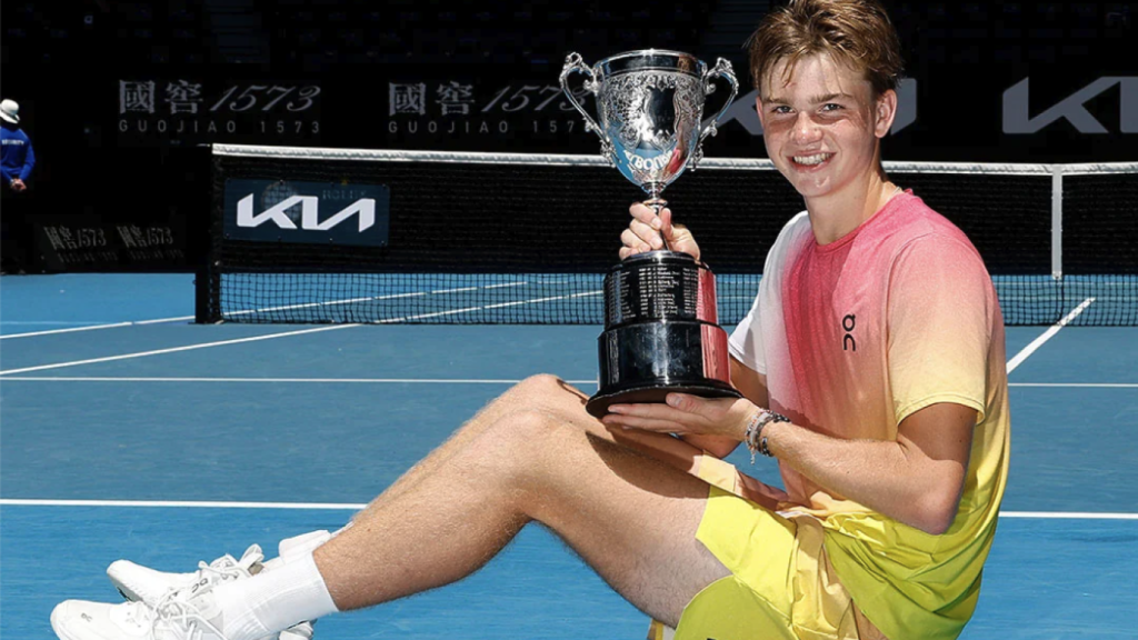 Henry Bernet, con el trofeo del Open de Australia junior