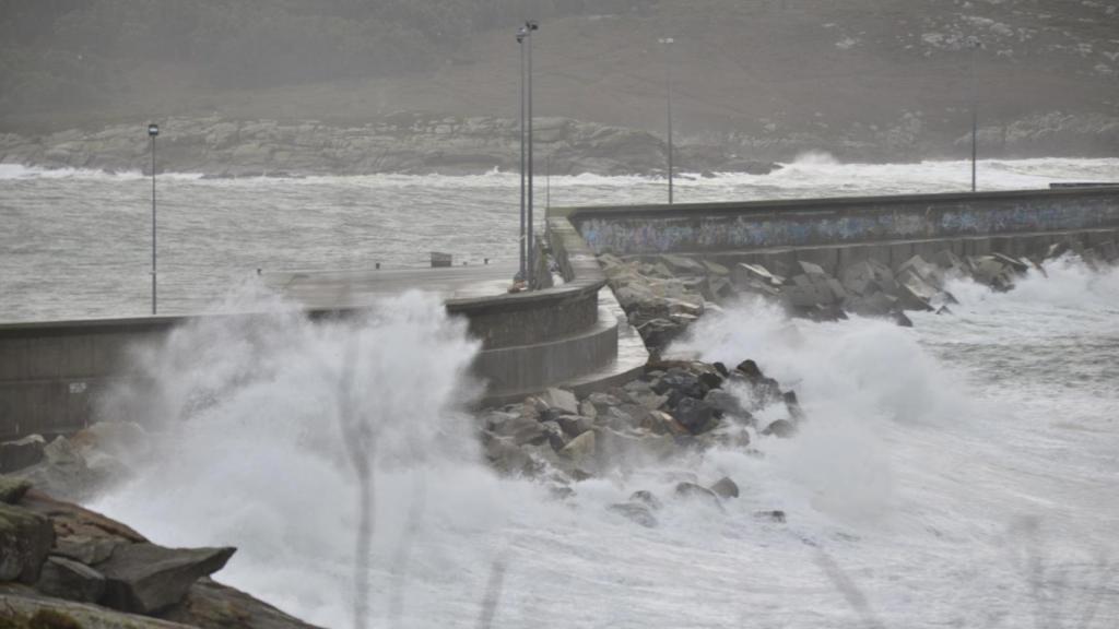 Oleaje durante el paso de una borrasca en Corme-Aldea, Ponteceso (A Coruña)