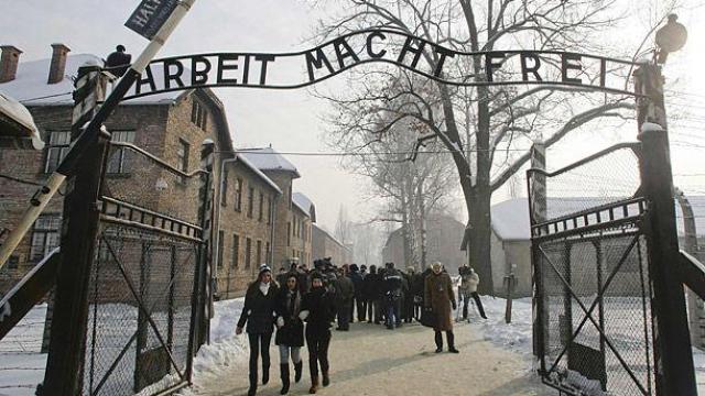 Puertas de Auschwitz