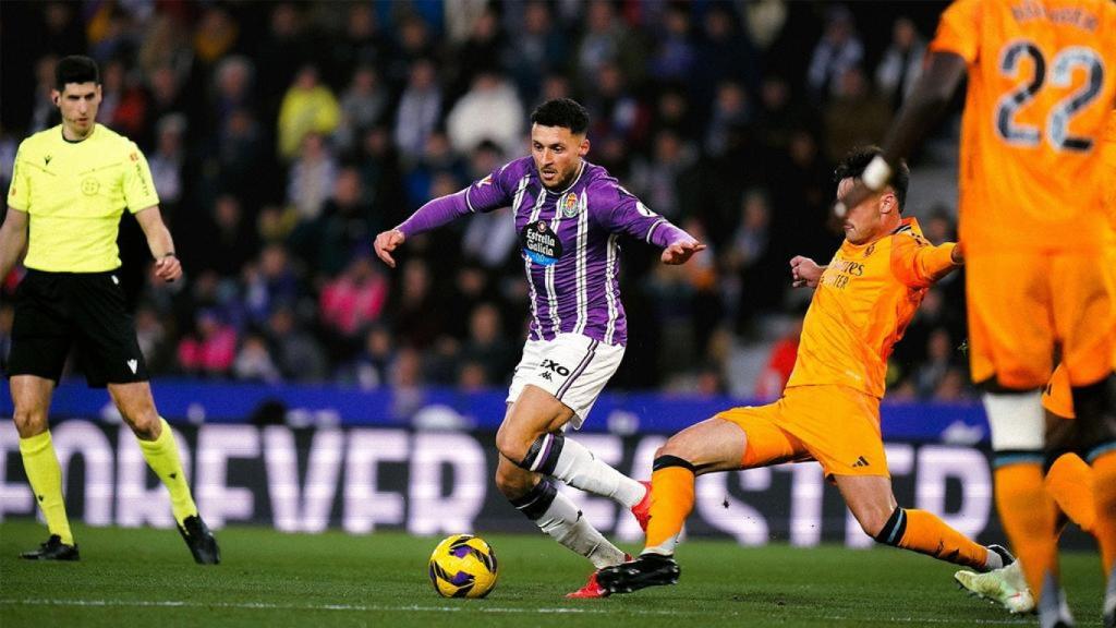 Amallah con el balón en el partido contra el Real Madrid