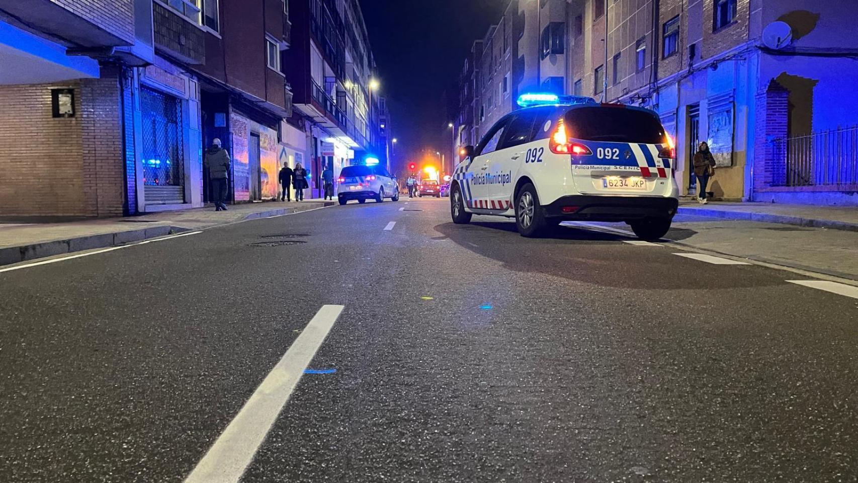 Embiste a dos policías con su coche donde iban siete personas más, se fuga, y da positivo por alcohol tras una pelea