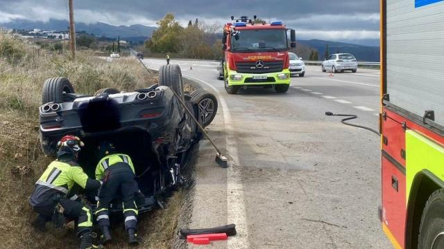 Imagen del estado en el que ha quedado el vehículo siniestrado este domingo en Ronda.